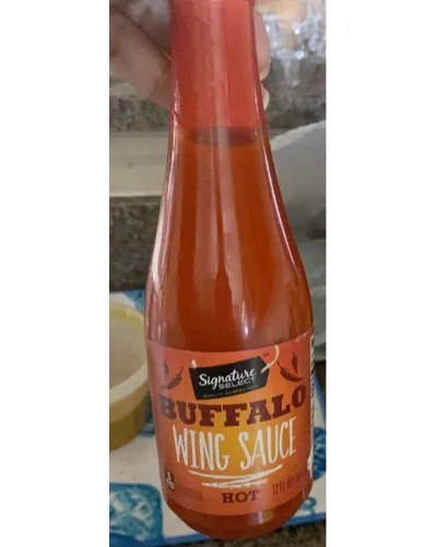 Photo of Hot Buffalo Wing Sauce by Signature Select