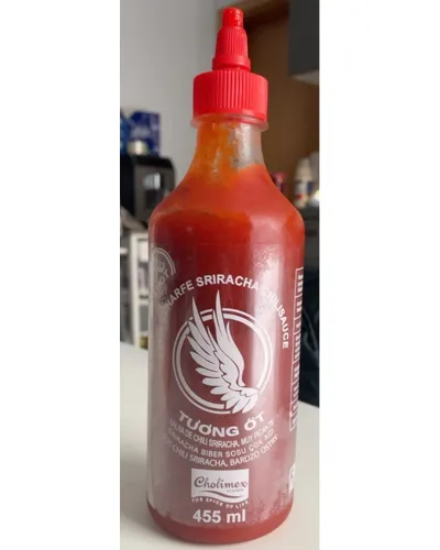 Photo of sehr scharfe siracha chilisauce by Tu’o’ng Ót Cay Nòng