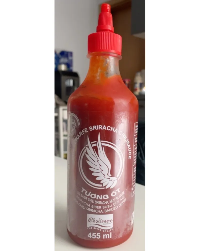 Photo of sehr scharfe siracha chilisauce by Tu’o’ng Ót Cay Nòng